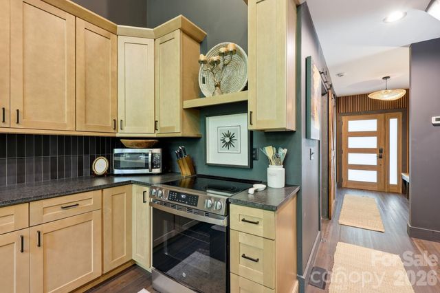 2272 Evans Road, Hendersonville, NC 28739