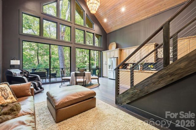 2272 Evans Road, Hendersonville, NC 28739