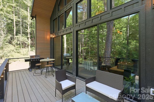 2272 Evans Road, Hendersonville, NC 28739