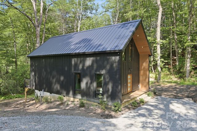 2272 Evans Road, Hendersonville, NC 28739