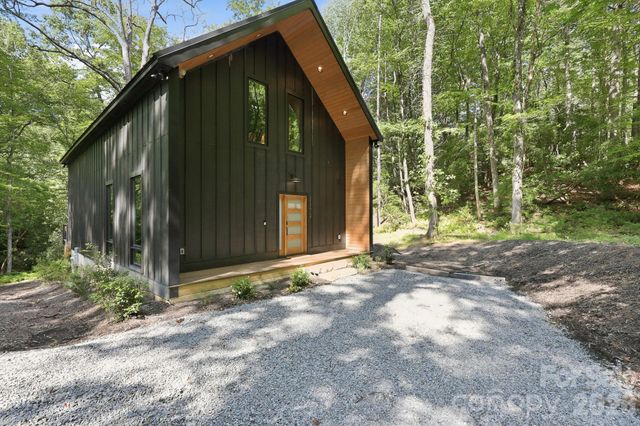2272 Evans Road, Hendersonville, NC 28739