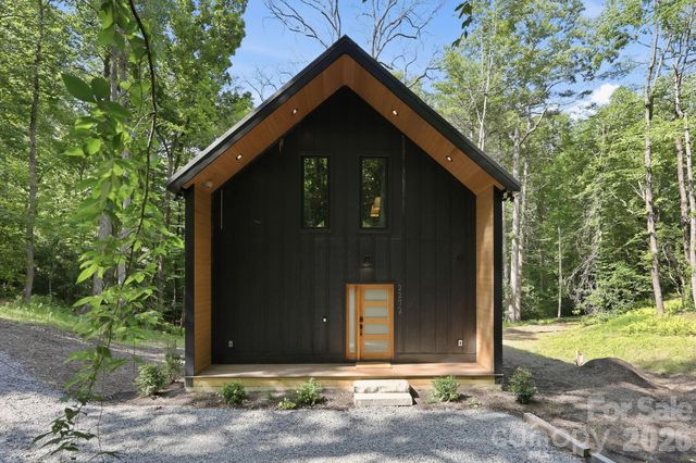 2272 Evans Road, Hendersonville, NC 28739