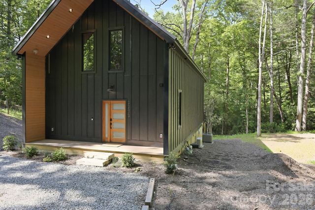 2272 Evans Road, Hendersonville, NC 28739