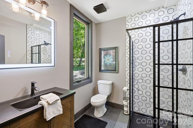 2272 Evans Road, Hendersonville, NC 28739