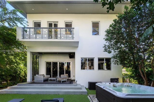 101 SW 21st Rd, Miami, FL 33129