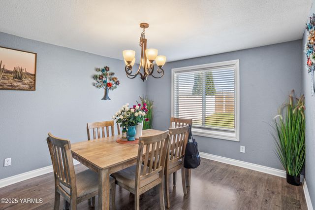 506 Millenium Ave, Moxee, WA 98936