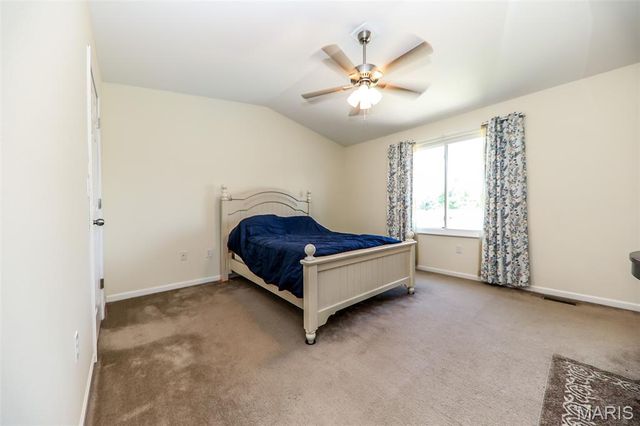 2229 Hunters Point Drive, Granite City, IL 62040