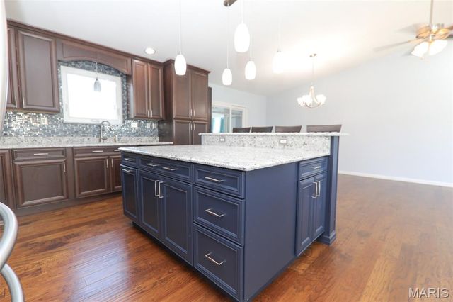 2229 Hunters Point Drive, Granite City, IL 62040