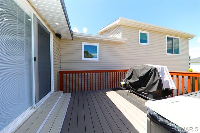 2229 Hunters Point Drive, Granite City, IL 62040