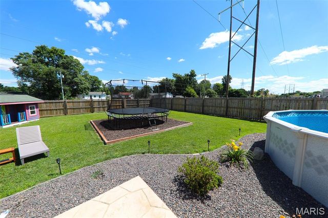2229 Hunters Point Drive, Granite City, IL 62040