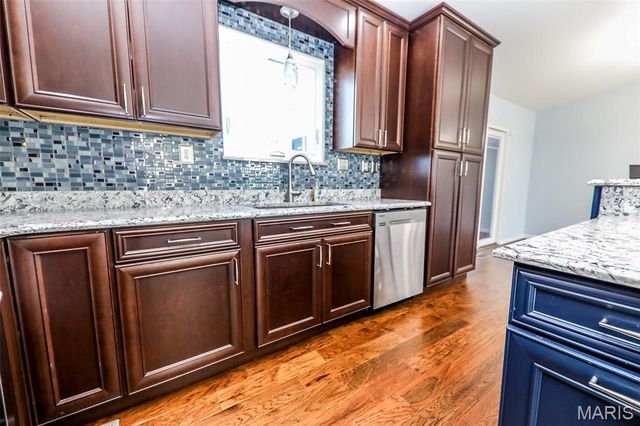 2229 Hunters Point Drive, Granite City, IL 62040