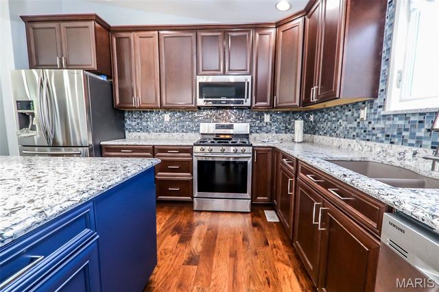 2229 Hunters Point Drive, Granite City, IL 62040