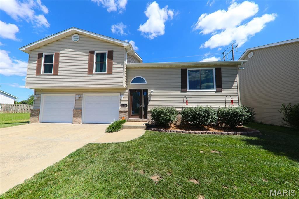 2229 Hunters Point Drive, Granite City, IL 62040