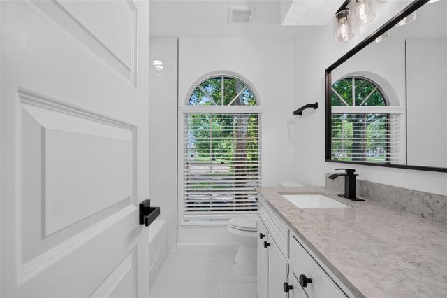 4323 Pine Shadows Street, Dickinson, TX 77539