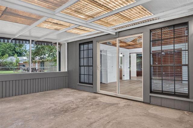 4323 Pine Shadows Street, Dickinson, TX 77539
