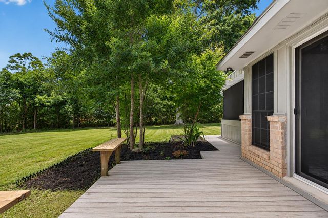 4323 Pine Shadows Street, Dickinson, TX 77539