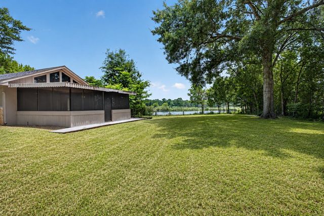 4323 Pine Shadows Street, Dickinson, TX 77539
