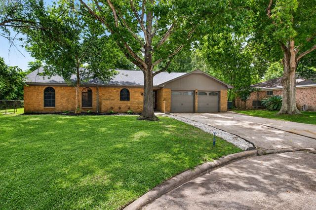 4323 Pine Shadows Street, Dickinson, TX 77539