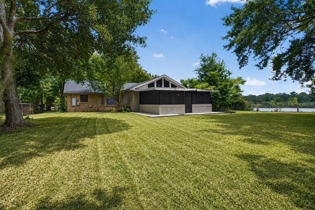 4323 Pine Shadows Street, Dickinson, TX 77539