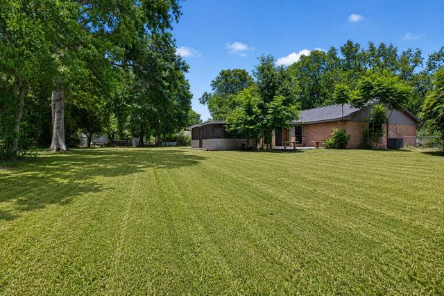 4323 Pine Shadows Street, Dickinson, TX 77539