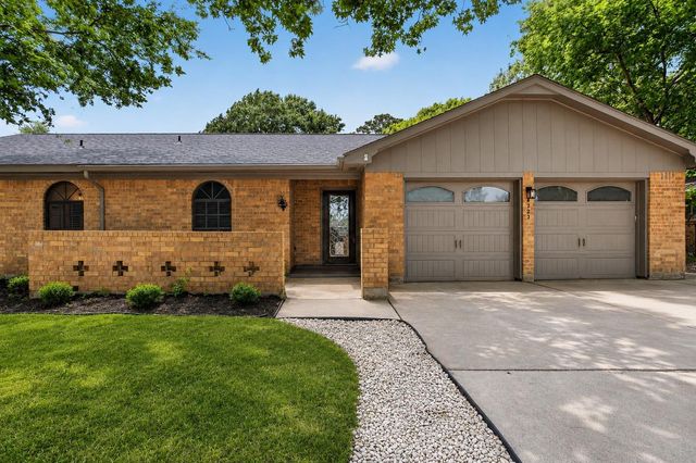 4323 Pine Shadows Street, Dickinson, TX 77539