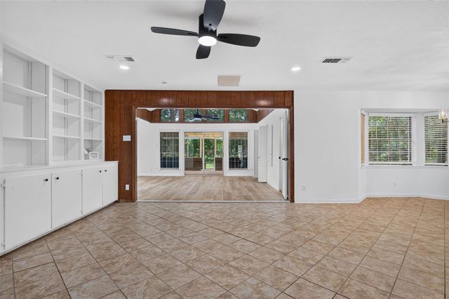 4323 Pine Shadows Street, Dickinson, TX 77539