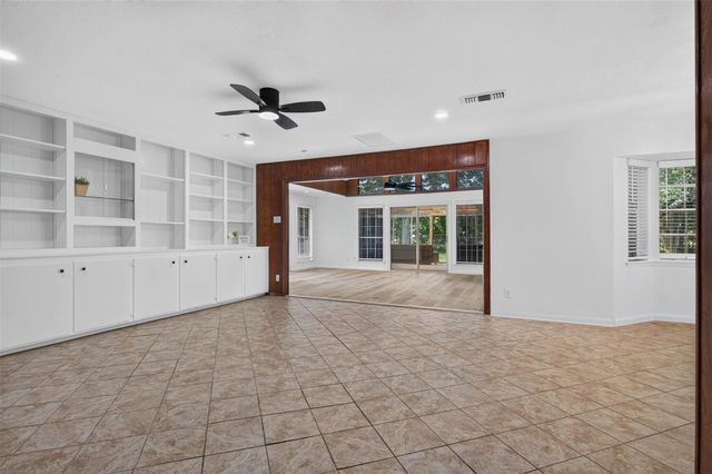 4323 Pine Shadows Street, Dickinson, TX 77539