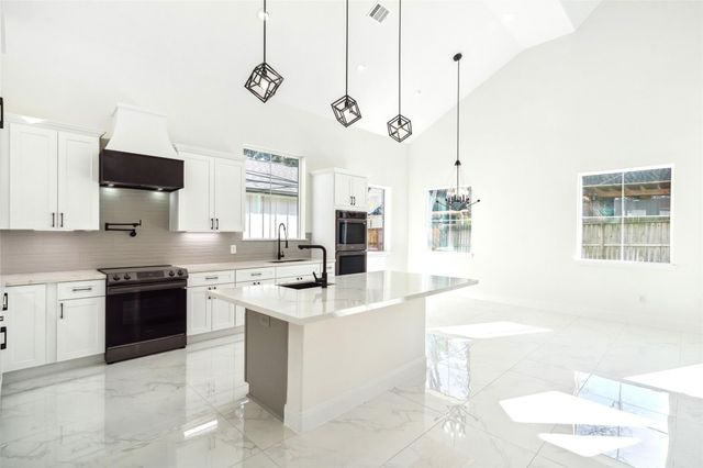 75 Wick Willow Road, Montgomery, TX 77356