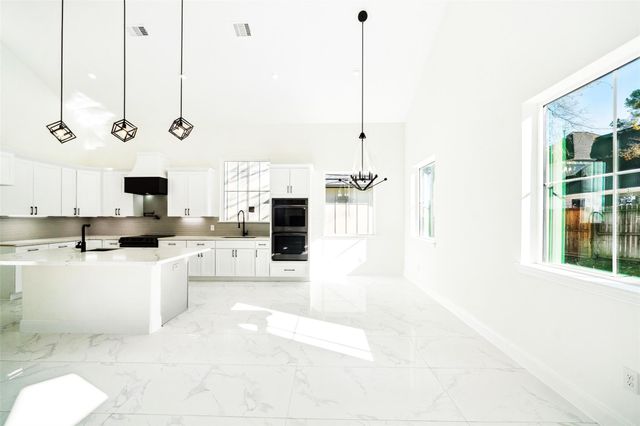 75 Wick Willow Road, Montgomery, TX 77356