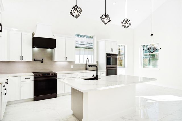 75 Wick Willow Road, Montgomery, TX 77356