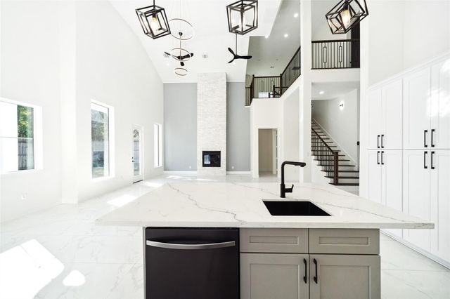 75 Wick Willow Road, Montgomery, TX 77356