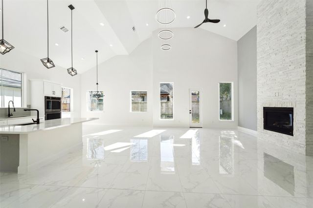 75 Wick Willow Road, Montgomery, TX 77356