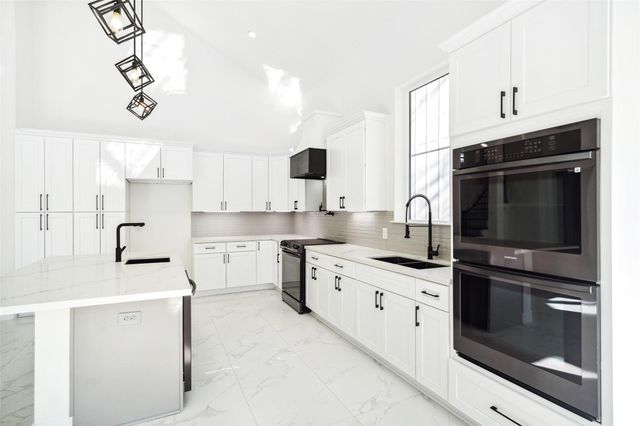 75 Wick Willow Road, Montgomery, TX 77356