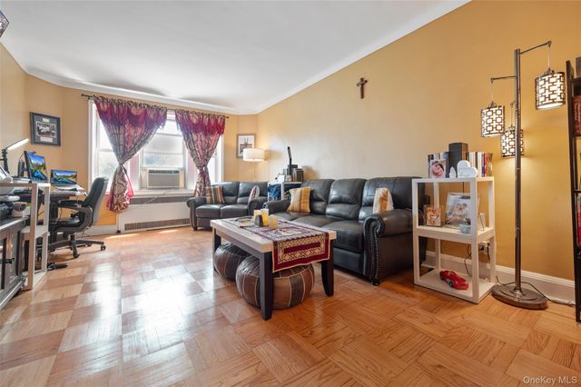 84-49 168th Street 2U, Jamaica, NY 11432