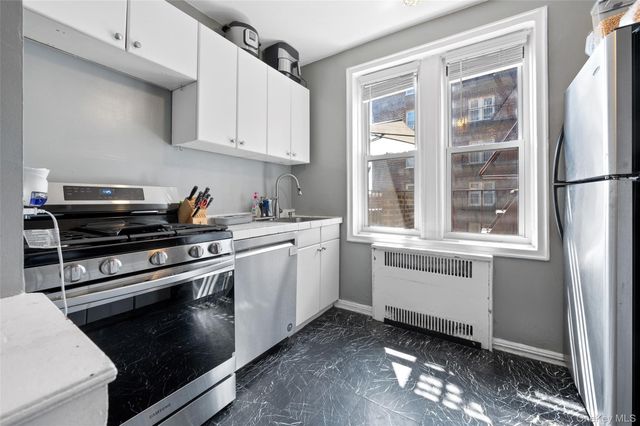 84-49 168th Street 2U, Jamaica, NY 11432