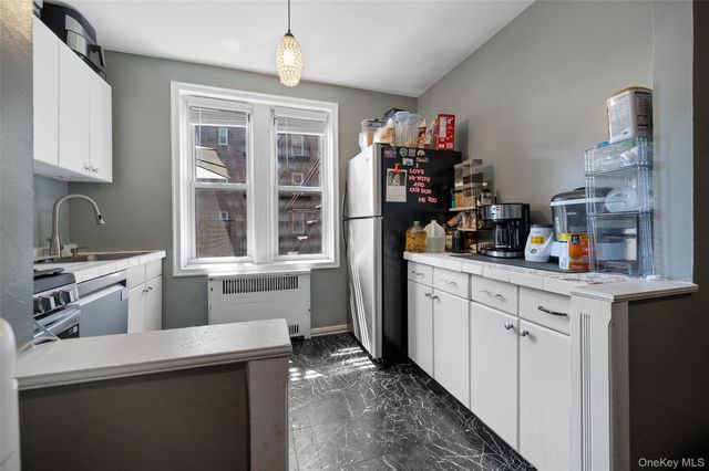 84-49 168th Street 2U, Jamaica, NY 11432