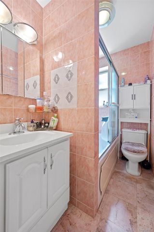 84-49 168th Street 2U, Jamaica, NY 11432