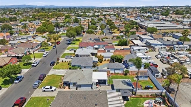 9138 Rendalia, Bellflower, CA 90706