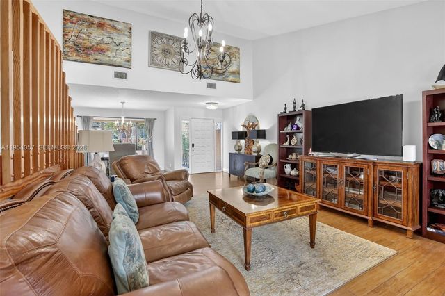 9375 NW 18th Ct, Plantation, FL 33322