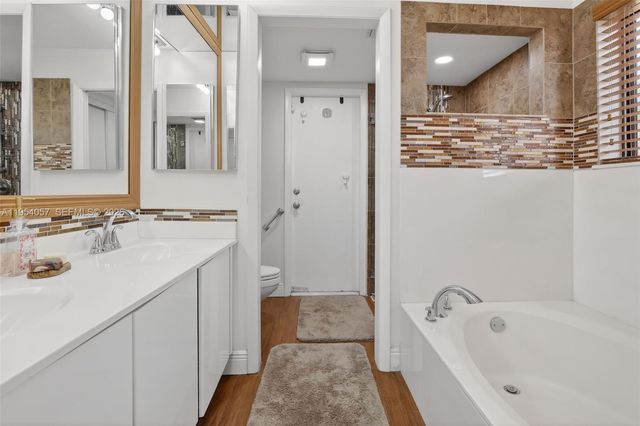 9375 NW 18th Ct, Plantation, FL 33322