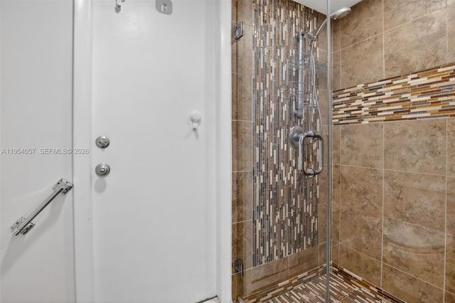 9375 NW 18th Ct, Plantation, FL 33322