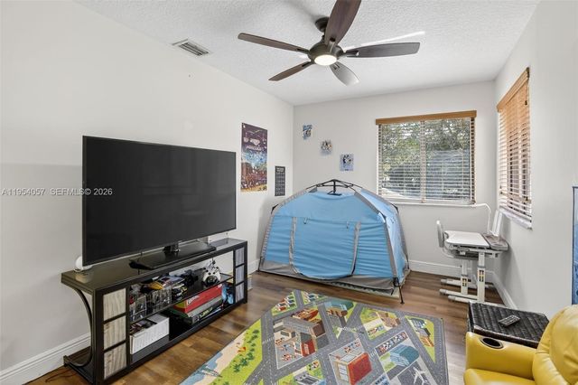 9375 NW 18th Ct, Plantation, FL 33322