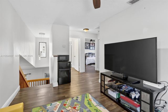 9375 NW 18th Ct, Plantation, FL 33322