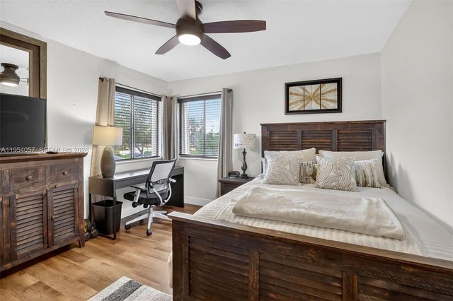 9375 NW 18th Ct, Plantation, FL 33322