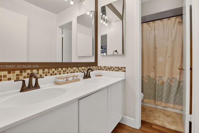 9375 NW 18th Ct, Plantation, FL 33322