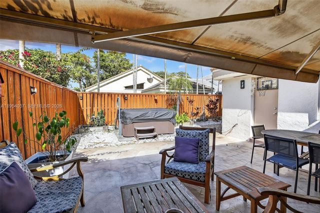 9375 NW 18th Ct, Plantation, FL 33322