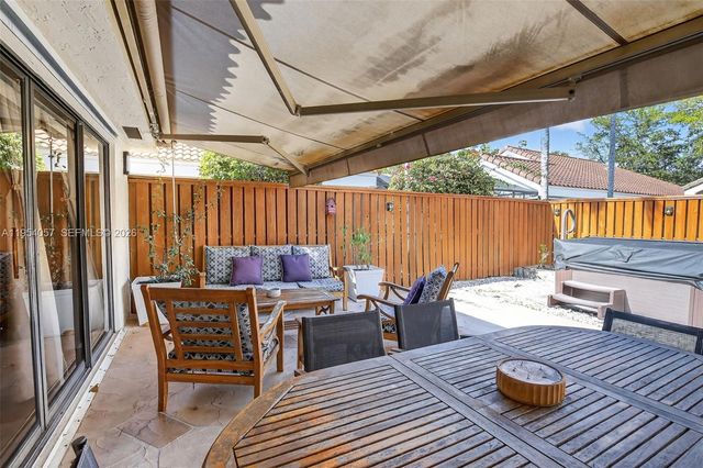 9375 NW 18th Ct, Plantation, FL 33322