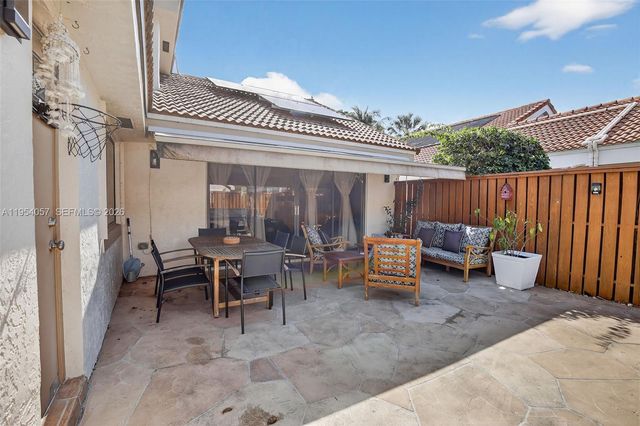 9375 NW 18th Ct, Plantation, FL 33322