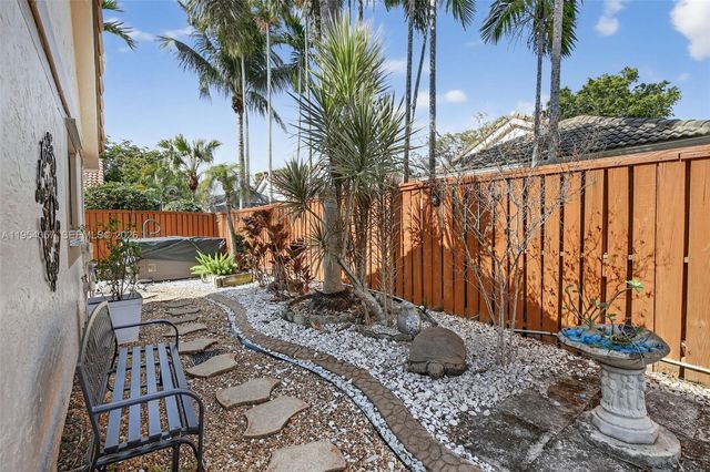 9375 NW 18th Ct, Plantation, FL 33322