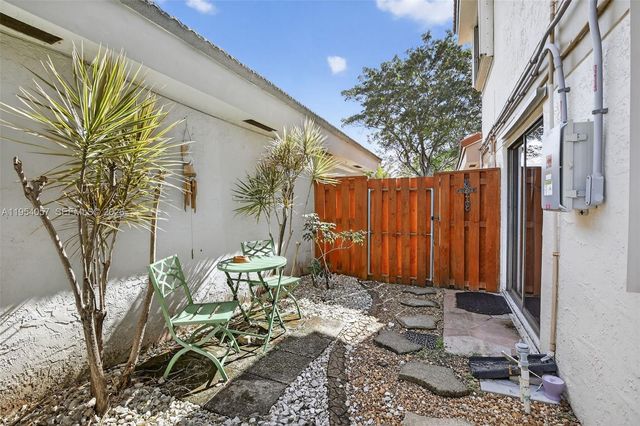 9375 NW 18th Ct, Plantation, FL 33322